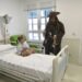 Johnny Deep visita Hospital Infantil en Madrid disfrazado de ‘Jack Sparrow’