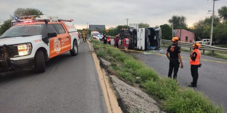 Volcadura de autobús rumbo a playa Miramar dejó 11 muertos y 22 heridos