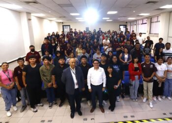 Participan estudiantes de la UTTN en Foro sobre Medio Ambiente