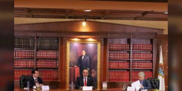 Presenta Edy Izaguirre dos obras clave para la historia del constitucionalismo mexicano