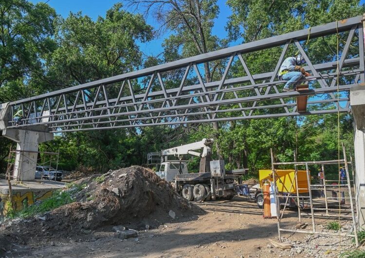 Puente peatonal del 13 Praxedis Balboa será más seguro