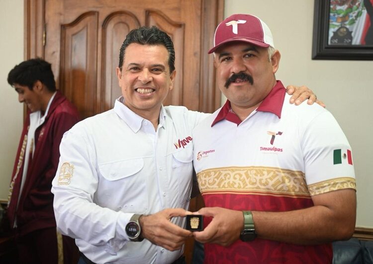 Recibe alcalde de Victoria a medallistas de plata y bronce