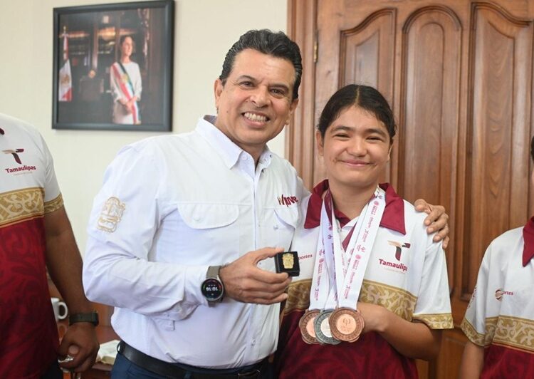 Recibe alcalde de Victoria a medallistas de plata y bronce