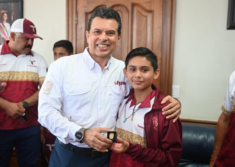 Recibe alcalde de Victoria a medallistas de plata y bronce