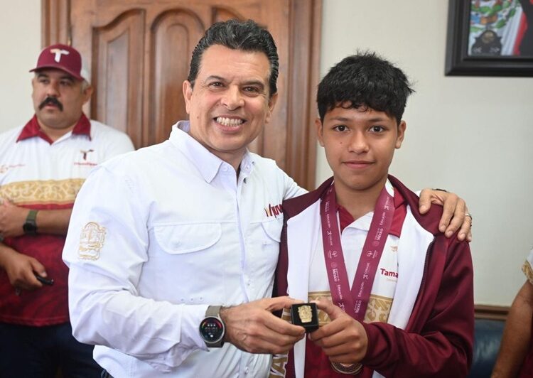 Recibe alcalde de Victoria a medallistas de plata y bronce