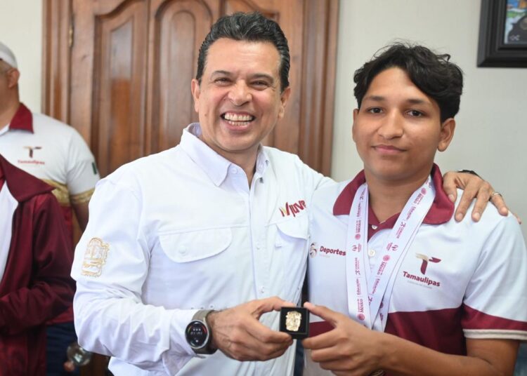Recibe alcalde de Victoria a medallistas de plata y bronce
