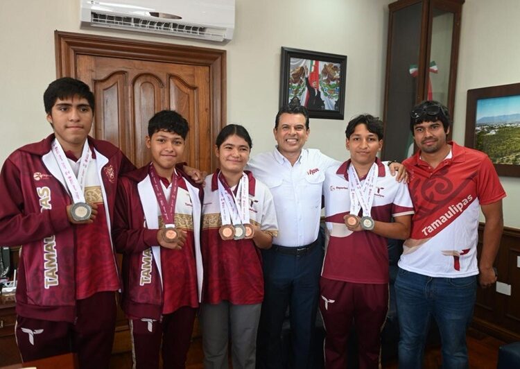 Recibe alcalde de Victoria a medallistas de plata y bronce