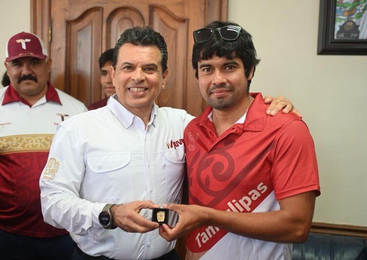 Recibe alcalde de Victoria a medallistas de plata y bronce