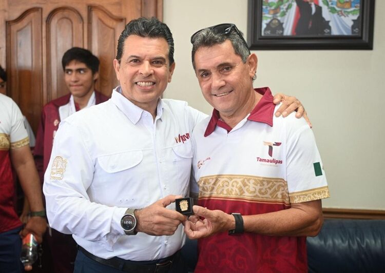Recibe alcalde de Victoria a medallistas de plata y bronce