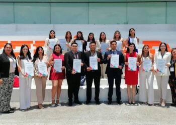 Reciben 17 médicos egresados de la UAT el premio nacional CENEVAL