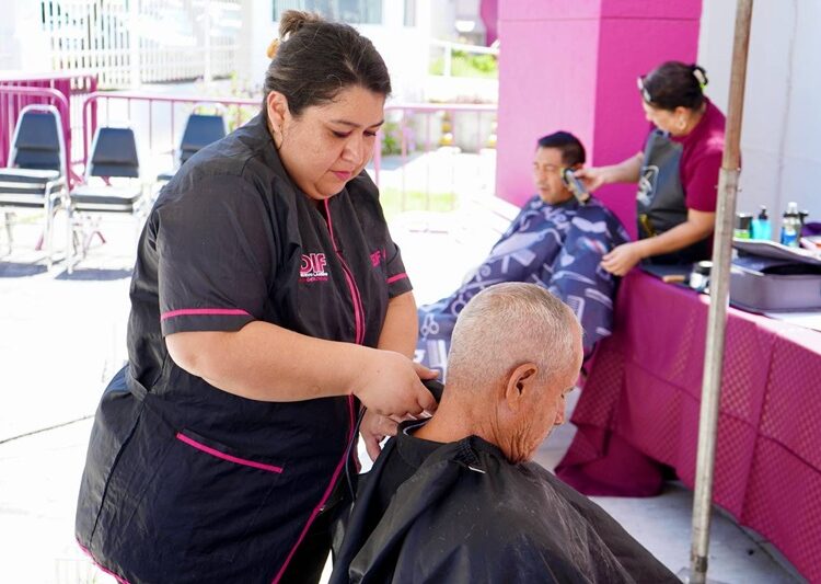 Reconoce DIF NLD a padres con brigada médica “Papá Saludable”
