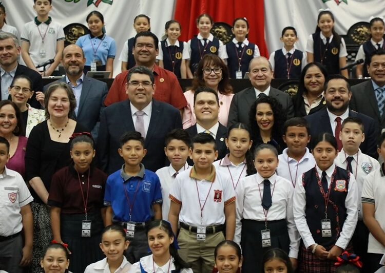 Reconoce Humberto el esfuerzo de estudiantes al encabezar el congreso infantil