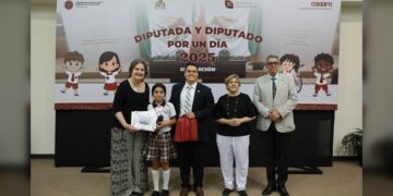 Reconoce Humberto el esfuerzo de estudiantes al encabezar el congreso infantil