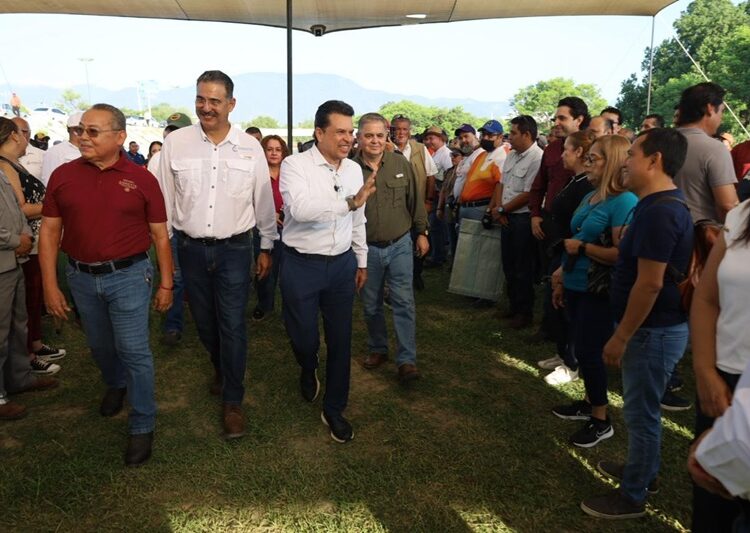 Sociedad y gobierno, sanean cauce del río San Marcos