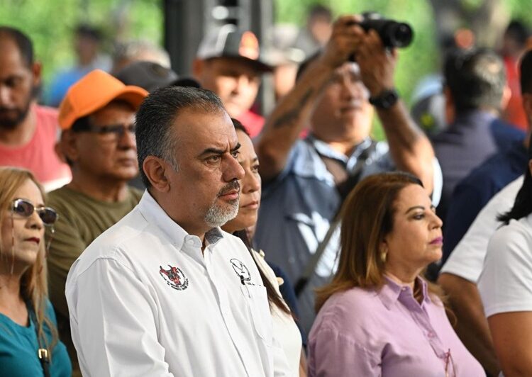 Sociedad y gobierno, sanean cauce del río San Marcos
