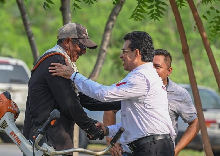 Supervisa Lalo Gattás atención de reportes ciudadanos