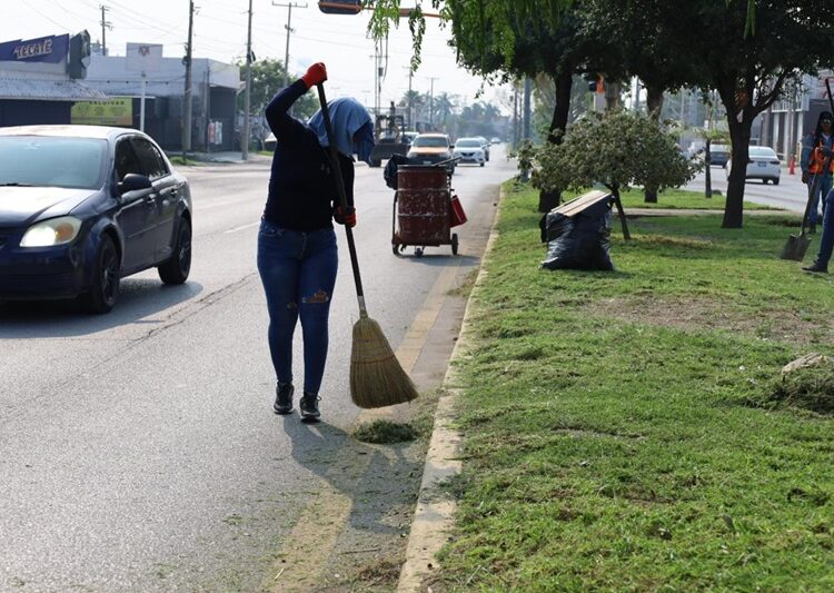 Supervisa Lalo Gattás atención de reportes ciudadanos