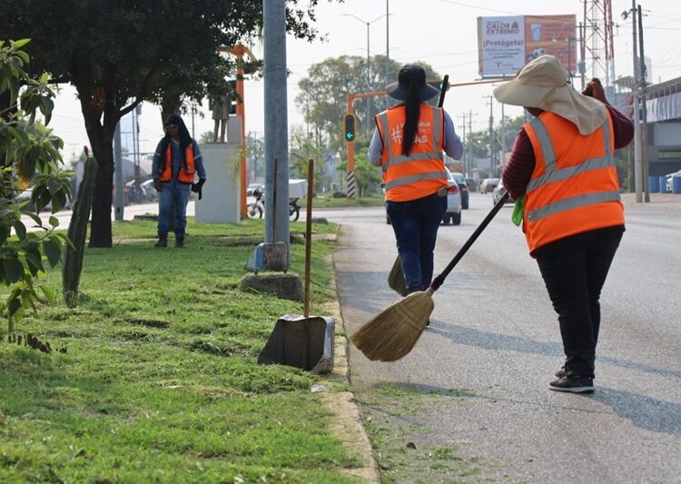 Supervisa Lalo Gattás atención de reportes ciudadanos