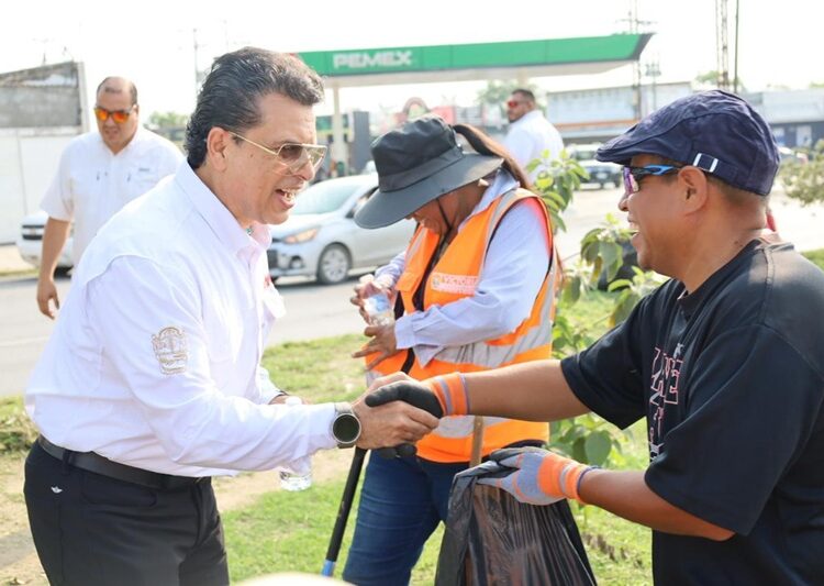 Supervisa Lalo Gattás atención de reportes ciudadanos
