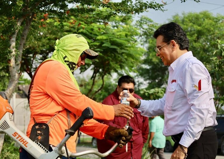 Supervisa Lalo Gattás atención de reportes ciudadanos