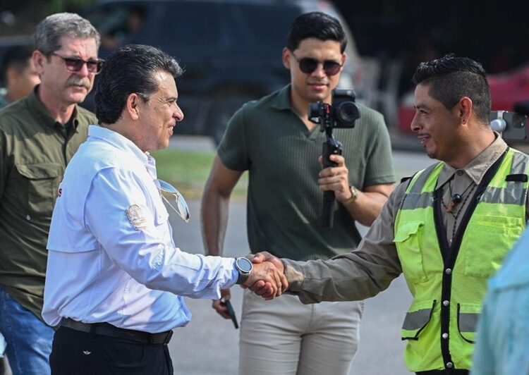 Supervisa Lalo Gattás atención de reportes ciudadanos