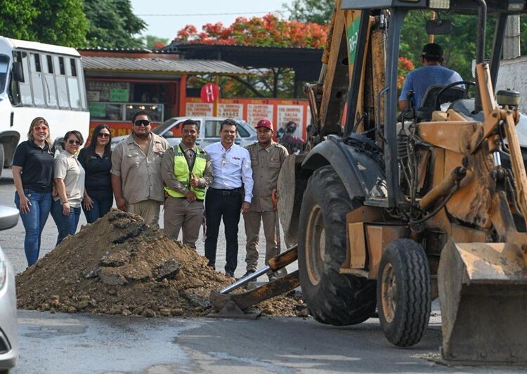 Supervisa Lalo Gattás atención de reportes ciudadanos