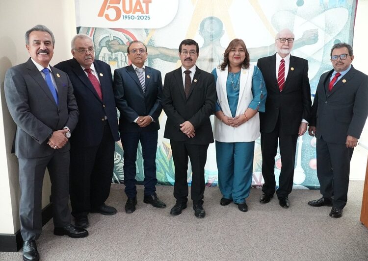 Toman protesta nuevos integrantes del Patronato de la UAT