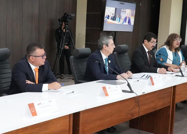 Toman protesta nuevos integrantes del Patronato de la UAT