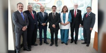 Toman protesta nuevos integrantes del Patronato de la UAT