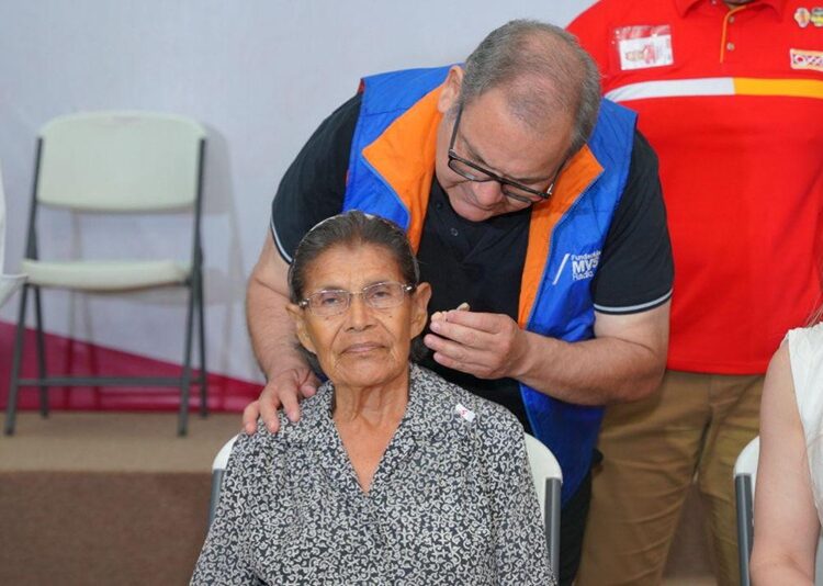 Transforma DIF y Gobierno de NLD calidad de vida de ciudadanos con dificultad para escuchar