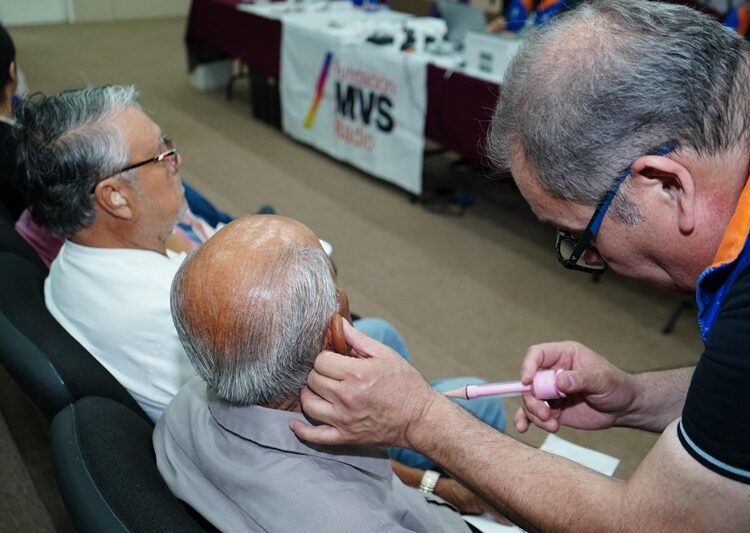 Transforma DIF y Gobierno de NLD calidad de vida de ciudadanos con dificultad para escuchar