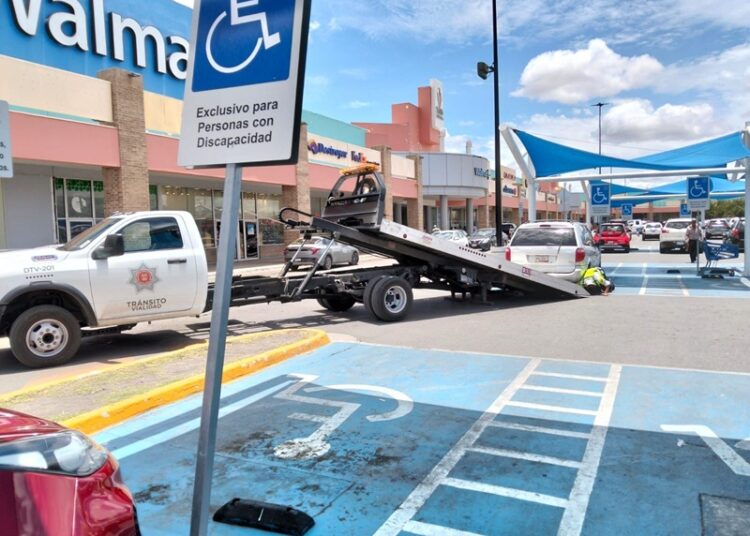 Tránsito de NLD protege espacios para personas con discapacidad
