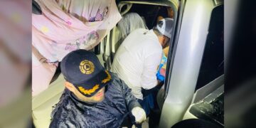 Alcalde de González, médico de profesión, atiende el nacimiento de una niña