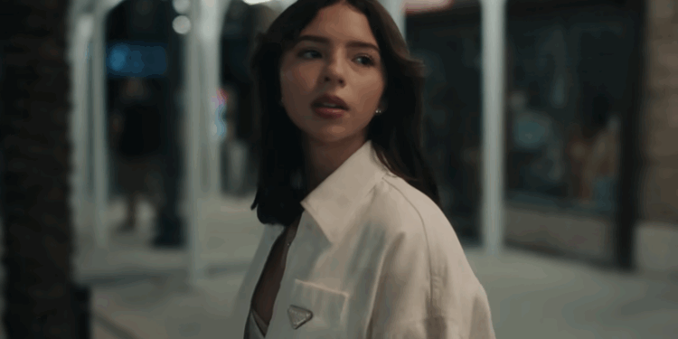 Ángela se quita extensiones y presume abdomen en video con Marc Anthony