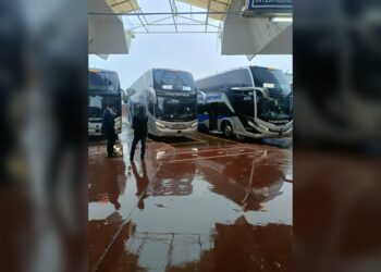 Autobuses quedan varados en Victoria por lluvias y cierre de carreteras