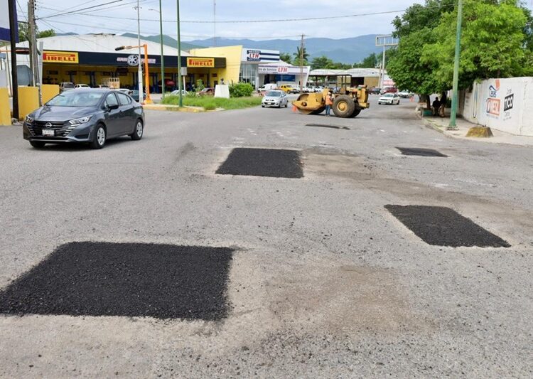 Avanza programa de bacheo en calles de la Capital