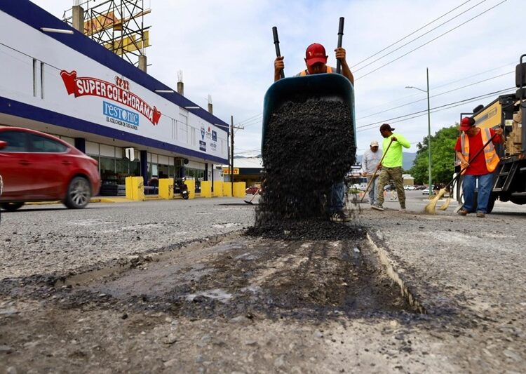 Avanza programa de bacheo en calles de la Capital