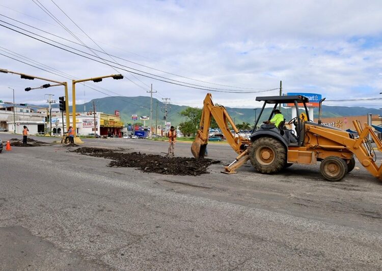 Avanza programa de bacheo en calles de la Capital
