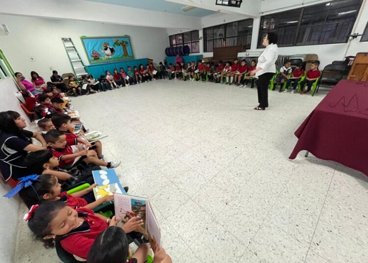 “Biblioteca Itinerante” promueve la lectura en más de 5 mil niños y adolescentes