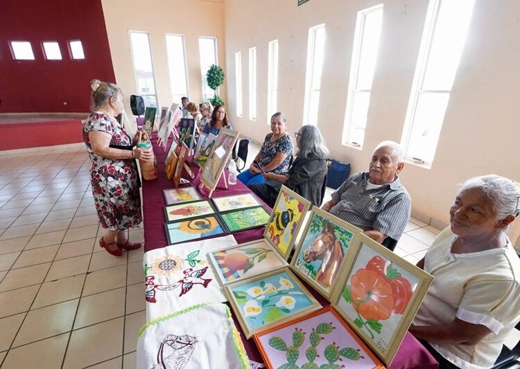 Con éxito se lleva a cabo el Bazar de Arte del DIF NLD