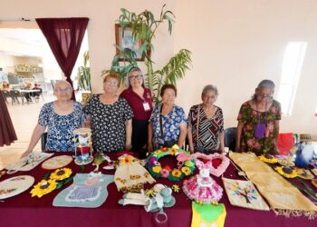 Con éxito se lleva a cabo el Bazar de Arte del DIF NLD