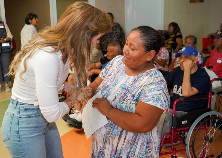 DIF NLD entrega aparatos funcionales a personas con discapacidad