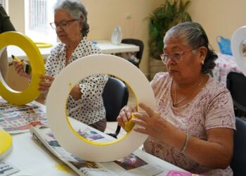 DIF NLD invita al Bazar de Arte para apoyar el talento de adultos mayores