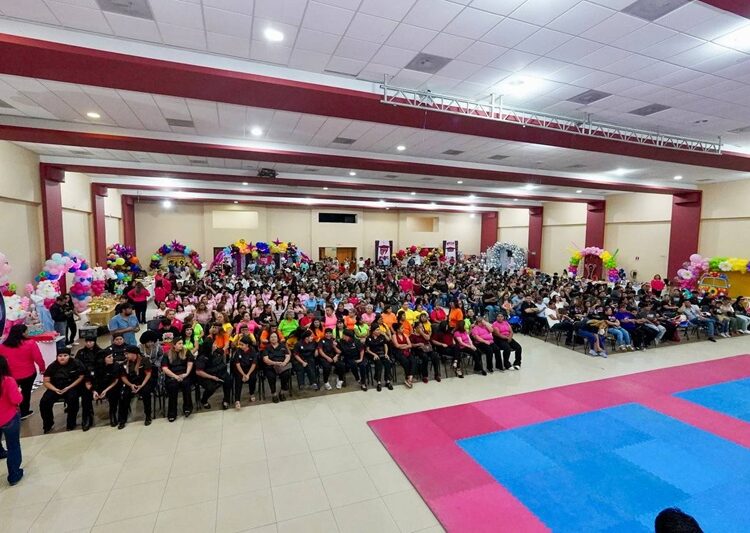 DIF NLD y CEDIF gradúan mujeres listas para emprender y fortalecer economía familias