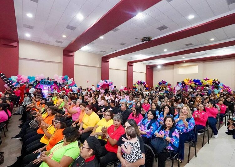 DIF NLD y CEDIF gradúan mujeres listas para emprender y fortalecer economía familias