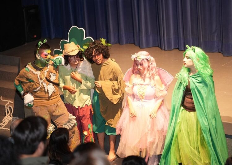 Despliegan estudiantes de la UAT su talento en obra teatral