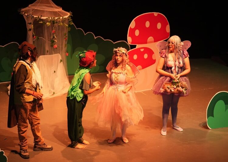 Despliegan estudiantes de la UAT su talento en obra teatral