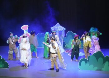 Despliegan estudiantes de la UAT su talento en obra teatral