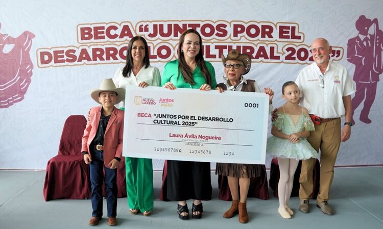 Entrega Carmen Lilia becas culturales y refrenda compromiso con artistas locales