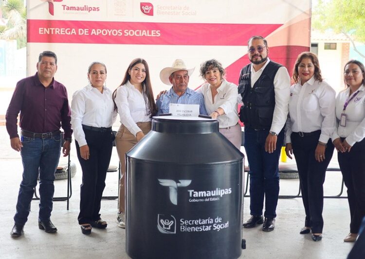 Entrega SEBIEN tinacos en Palmillas